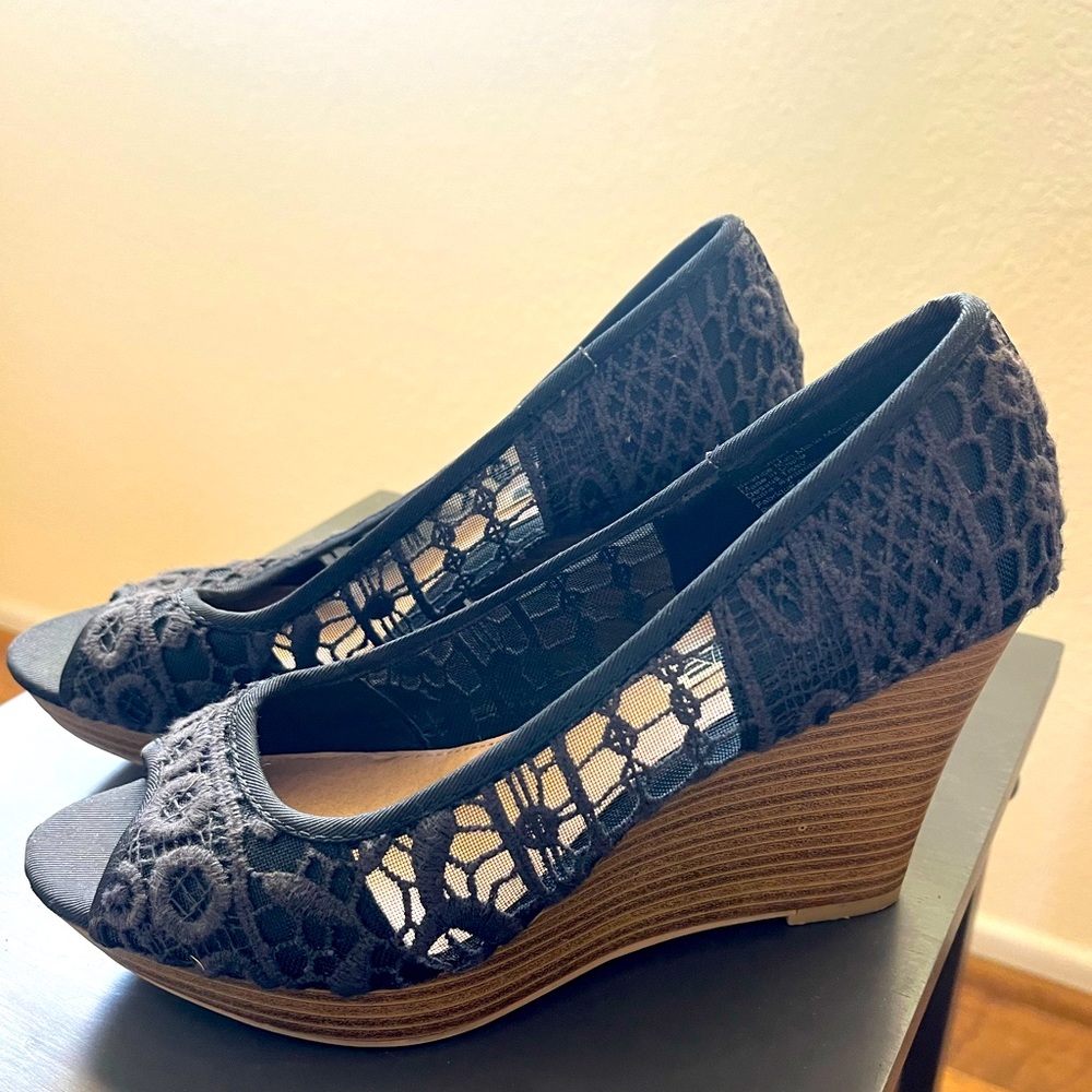 {American Eagle} Wedge Sandal